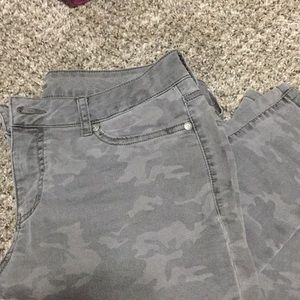 Never worn! Gray camo Maurice’s jeggings